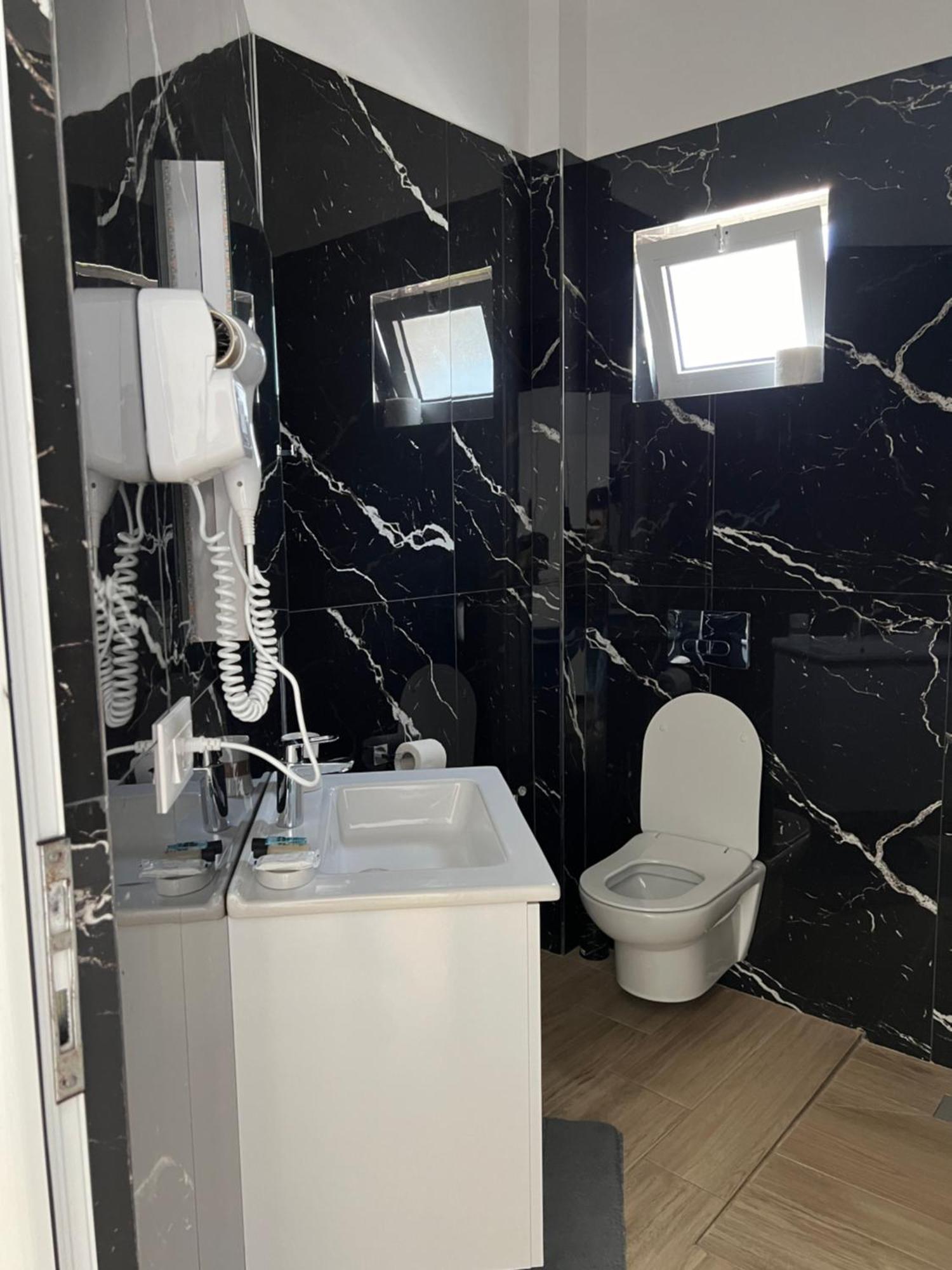Hotel Real Sarandë 외부 사진